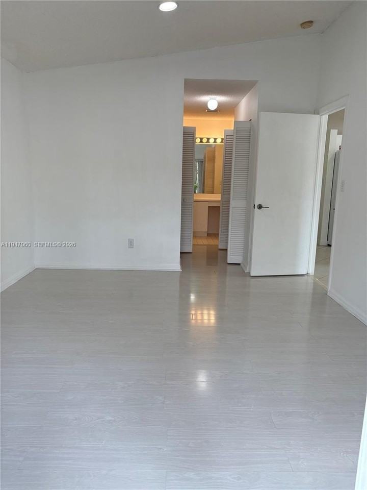 17365 Sw 142nd Ct #0 - Photo 7 of 18