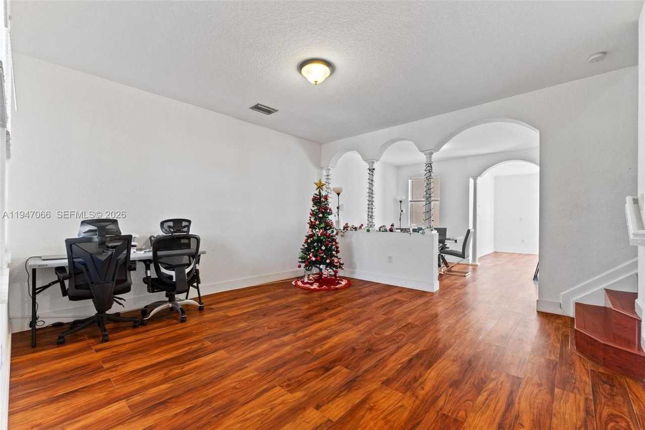 836 Sw 154th Path - Photo 2 of 20