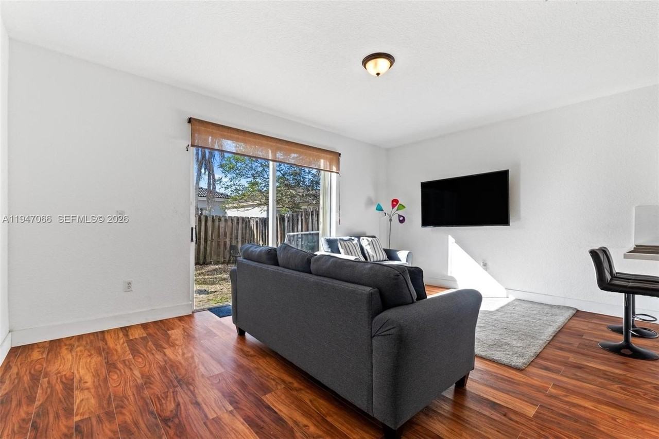 836 Sw 154th Path - Photo 5 of 20