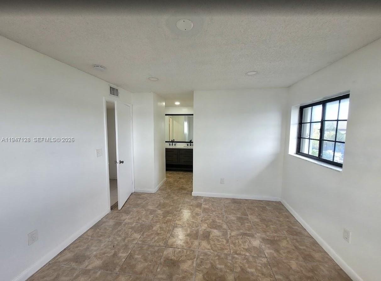 468 Ne 206th Ln #202 - Photo 7 of 27