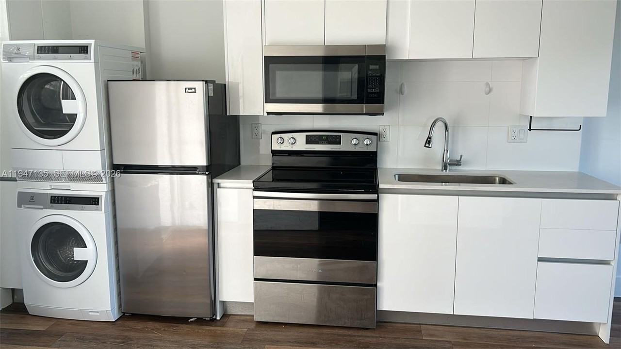 141 Nw 16th Ave #12 - Photo 3 of 5