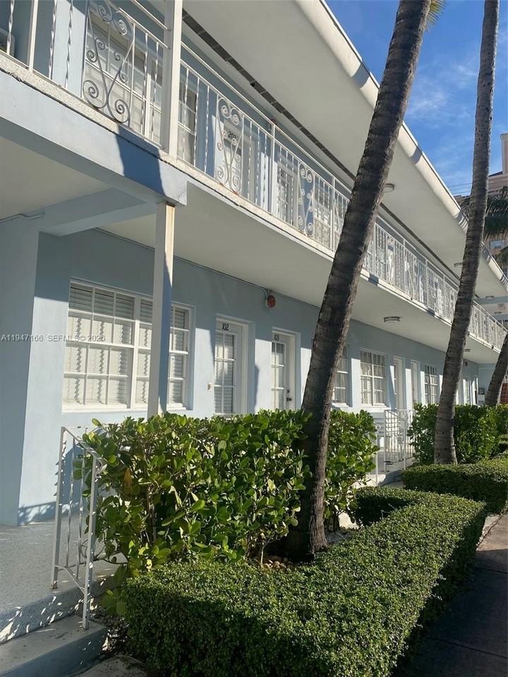 635 8th St #203 - Photo 2 of 20