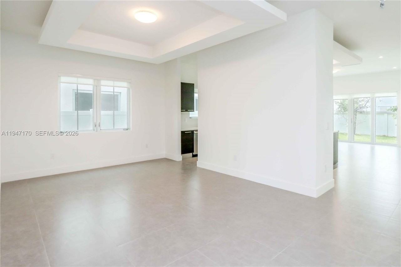 3375 Nw 82nd Ct - Photo 5 of 9