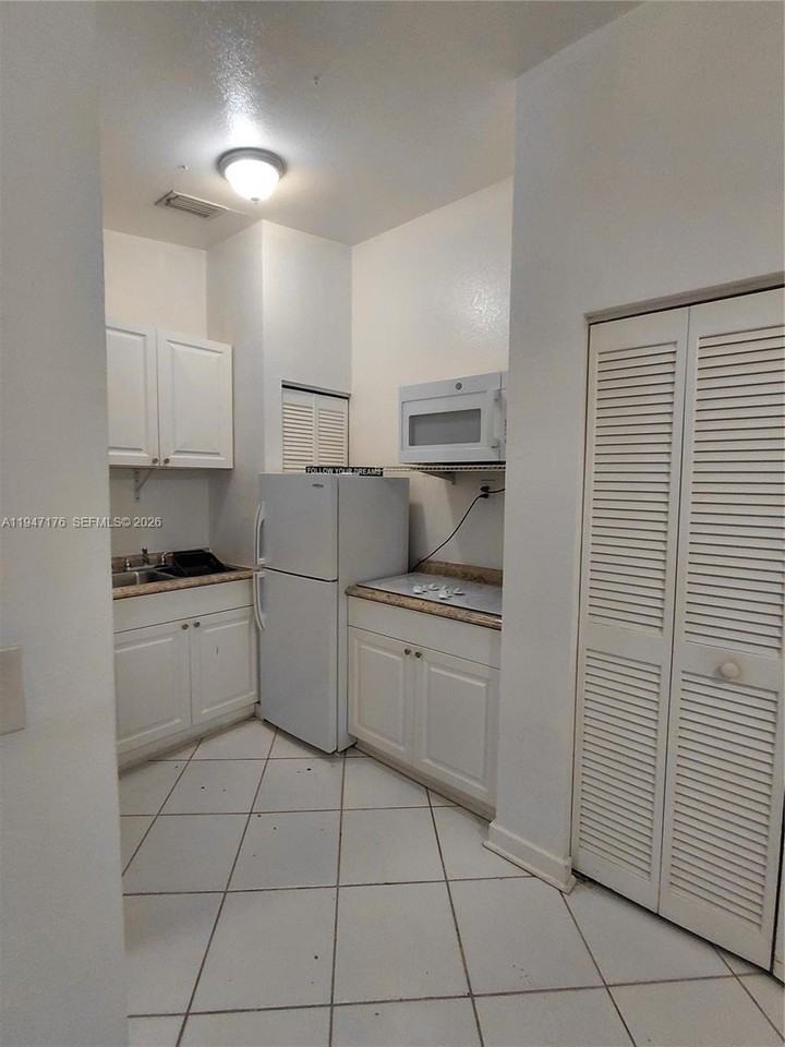 1050 Ne 82nd St #1 - Photo 3 of 15