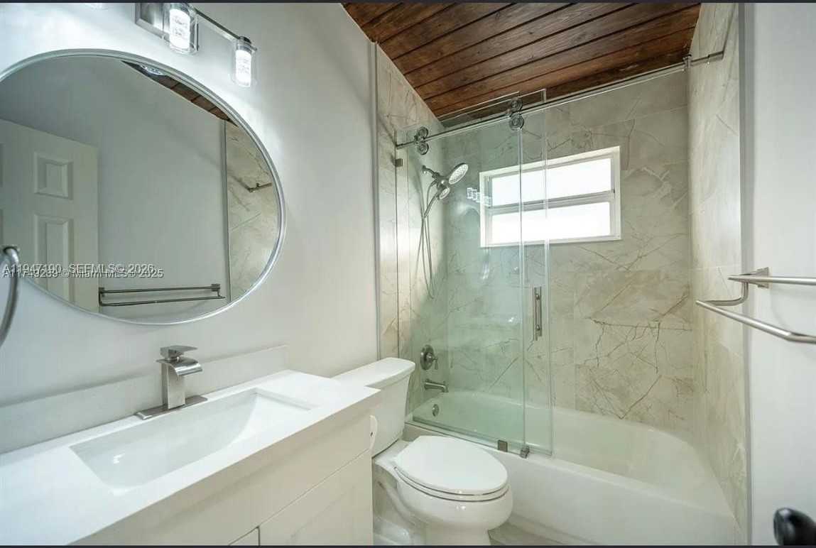 1108 Sw 22nd Ter #0 - Photo 5 of 5