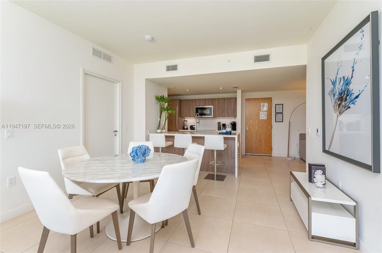 401 N Birch Rd #502 - Photo 2 of 50