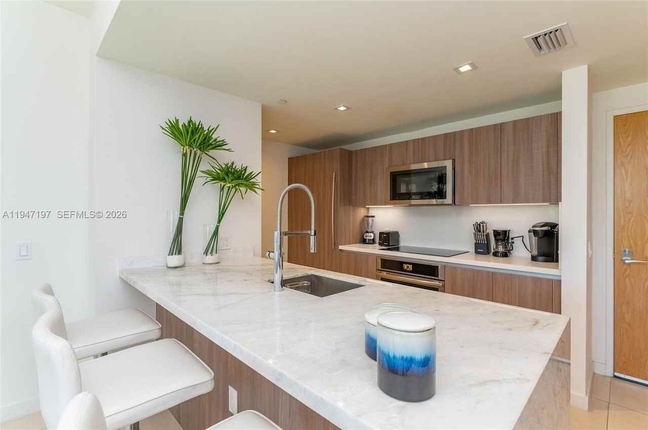 401 N Birch Rd #502 - Photo 4 of 50