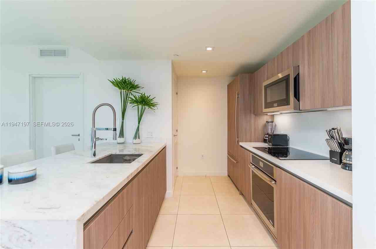 401 N Birch Rd #502 - Photo 5 of 50