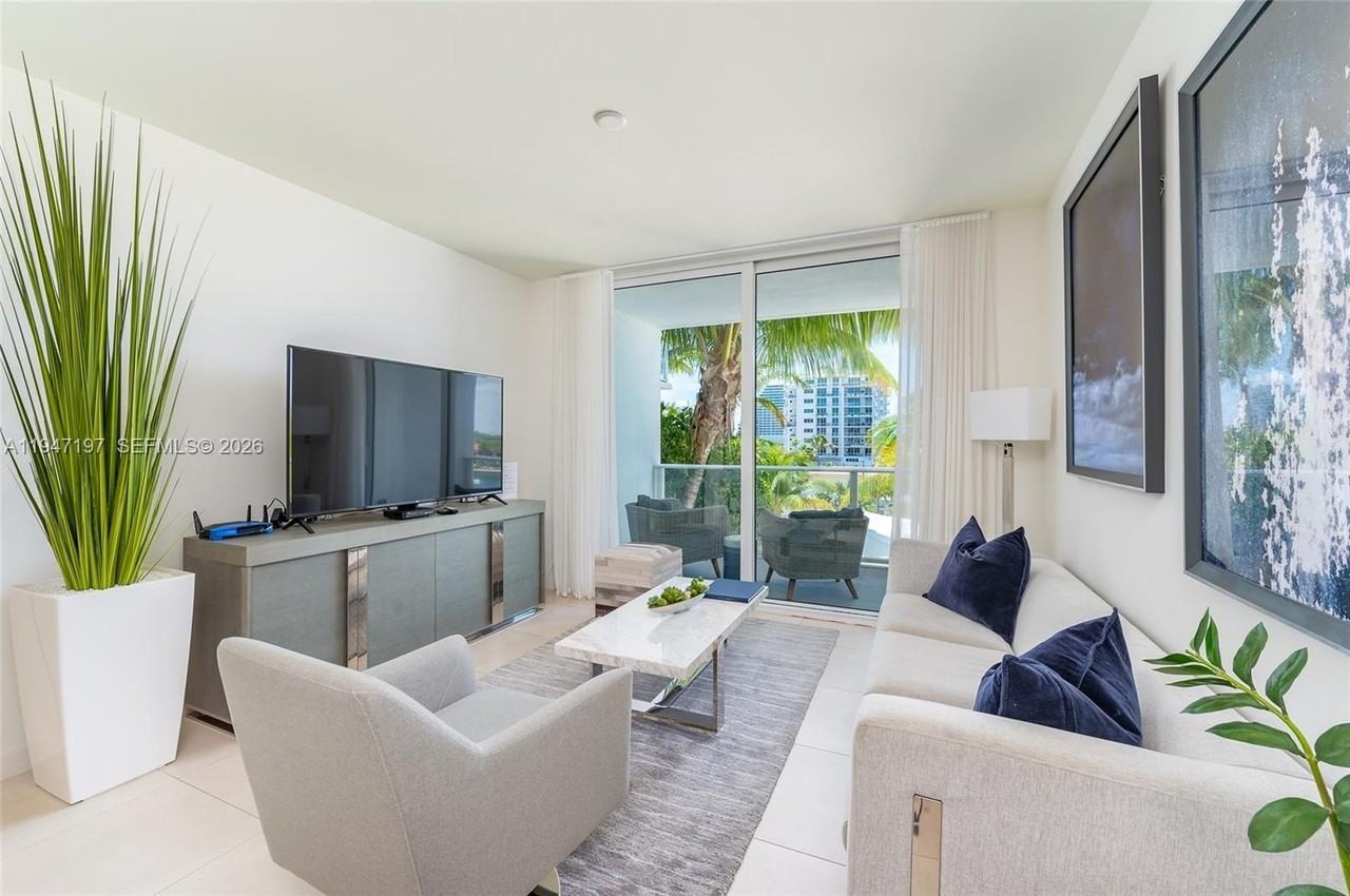 401 N Birch Rd #502 - Photo 6 of 50