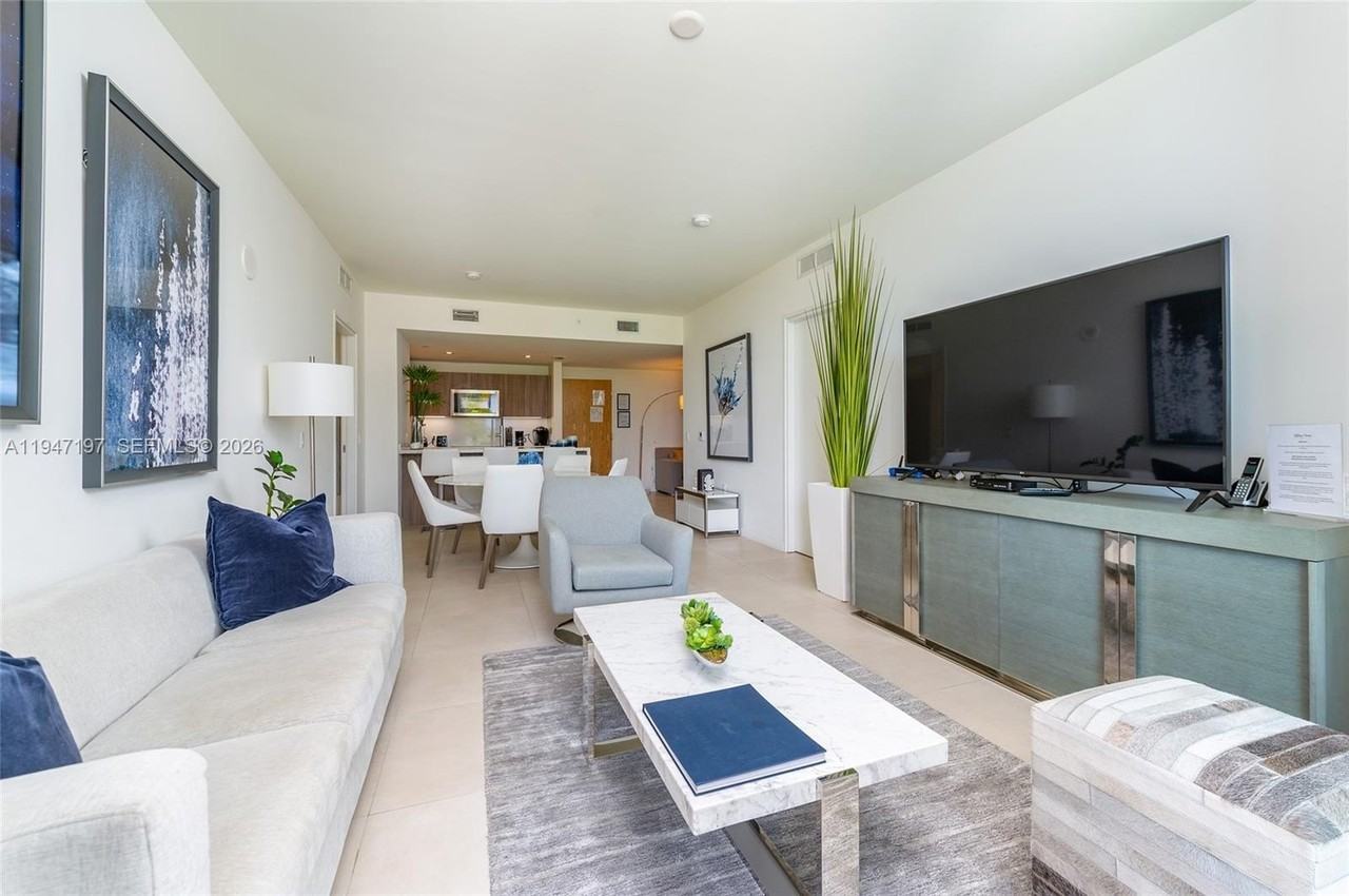 401 N Birch Rd #502 - Photo 7 of 50