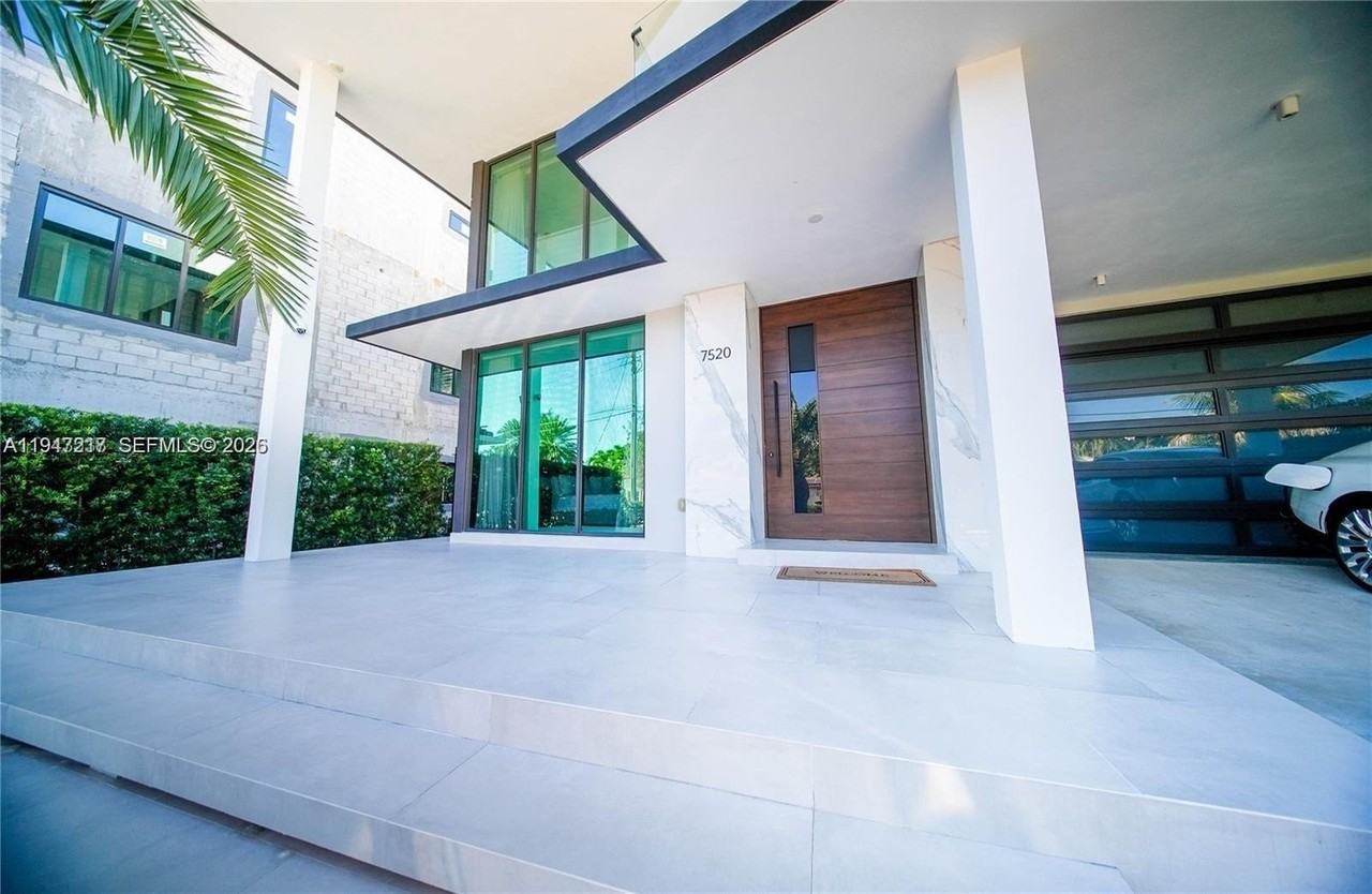 7520 W Treasure Dr #0 - Photo 3 of 34