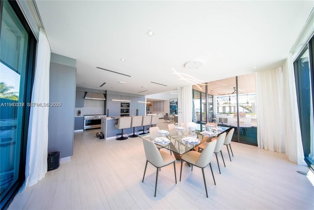 7520 W Treasure Dr #0 - Photo 7 of 34