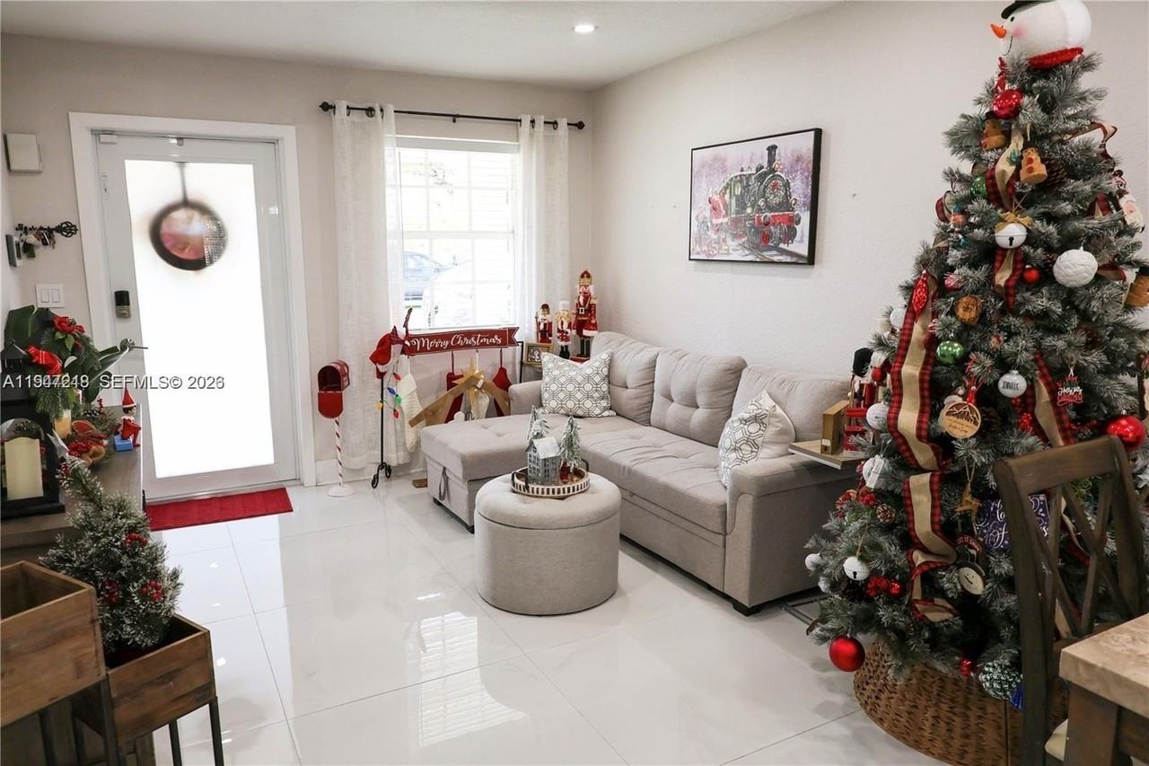 10731 Sw 51st Dr - Photo 4 of 35