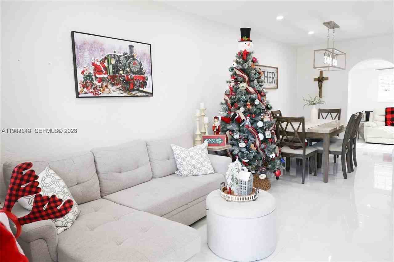 10731 Sw 51st Dr - Photo 6 of 35