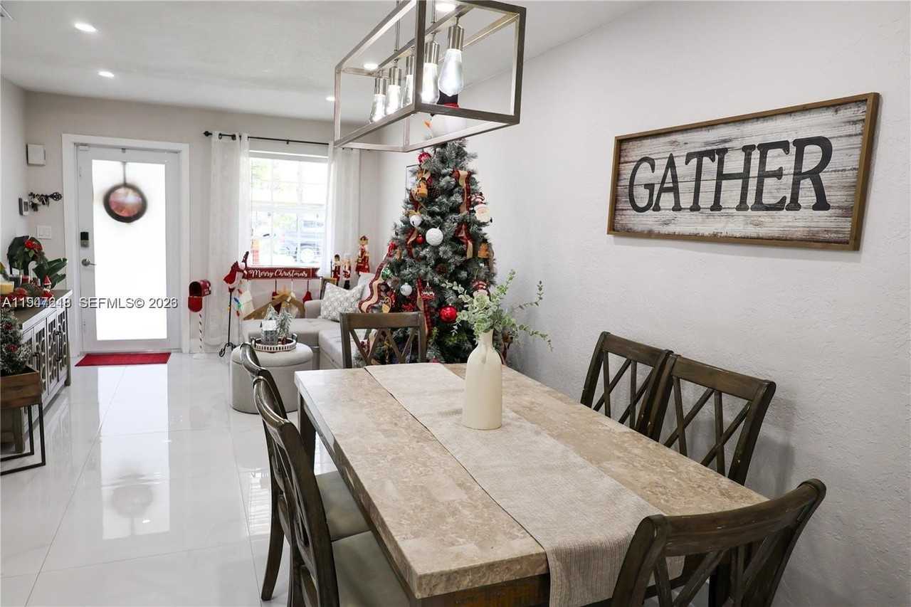 10731 Sw 51st Dr - Photo 7 of 35