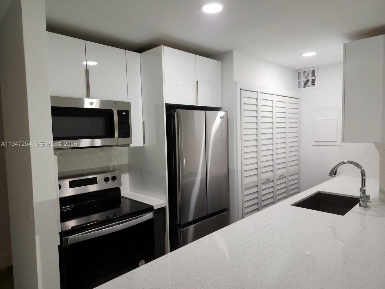 4545 Treehouse Ln #H - Photo 2 of 18