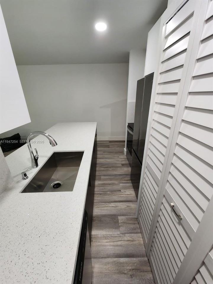 4545 Treehouse Ln #H - Photo 7 of 18