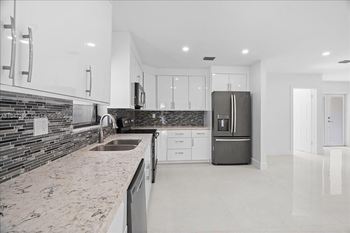 10351 Sw 164th St - Photo 4 of 20