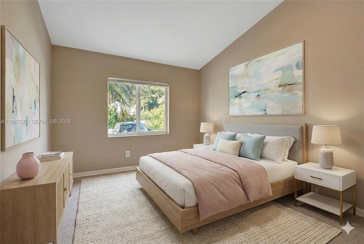 170 Nw 46th St - Photo 4 of 8