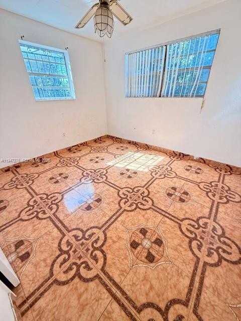 220 Nw 51st St #REAR - Photo 6 of 10