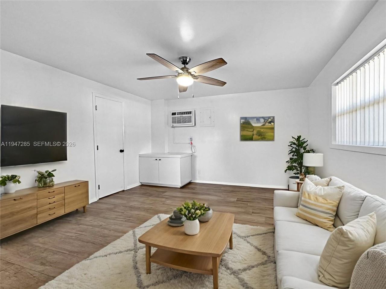 883 Sw 10th St #1 - Photo 3 of 20