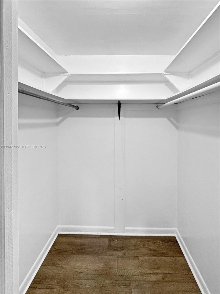 883 Sw 10th St #1 - Photo 6 of 20