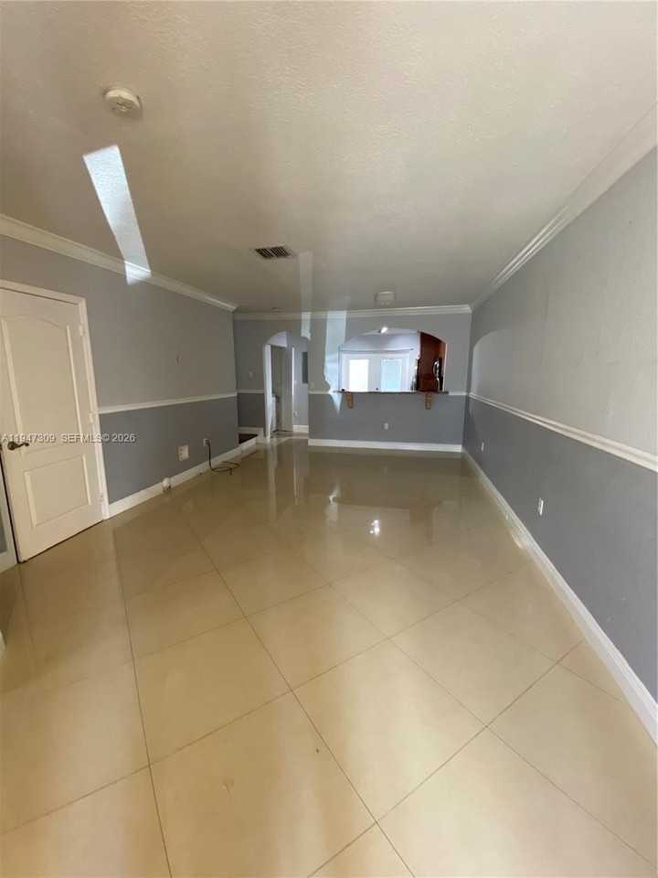 3503 W 76th St #4 - Photo 3 of 31