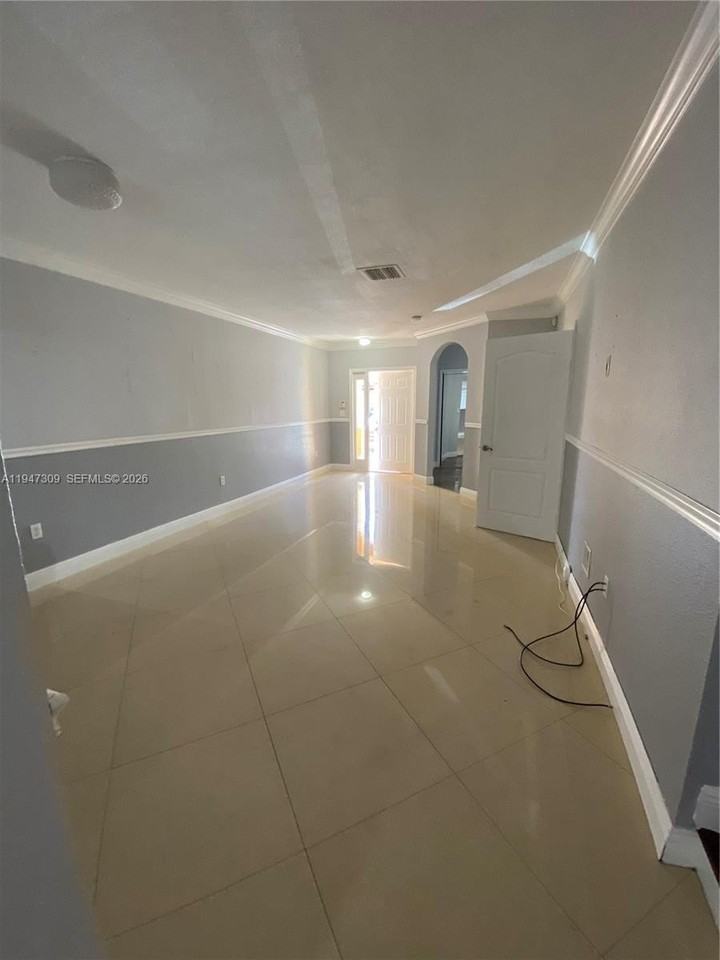 3503 W 76th St #4 - Photo 5 of 31