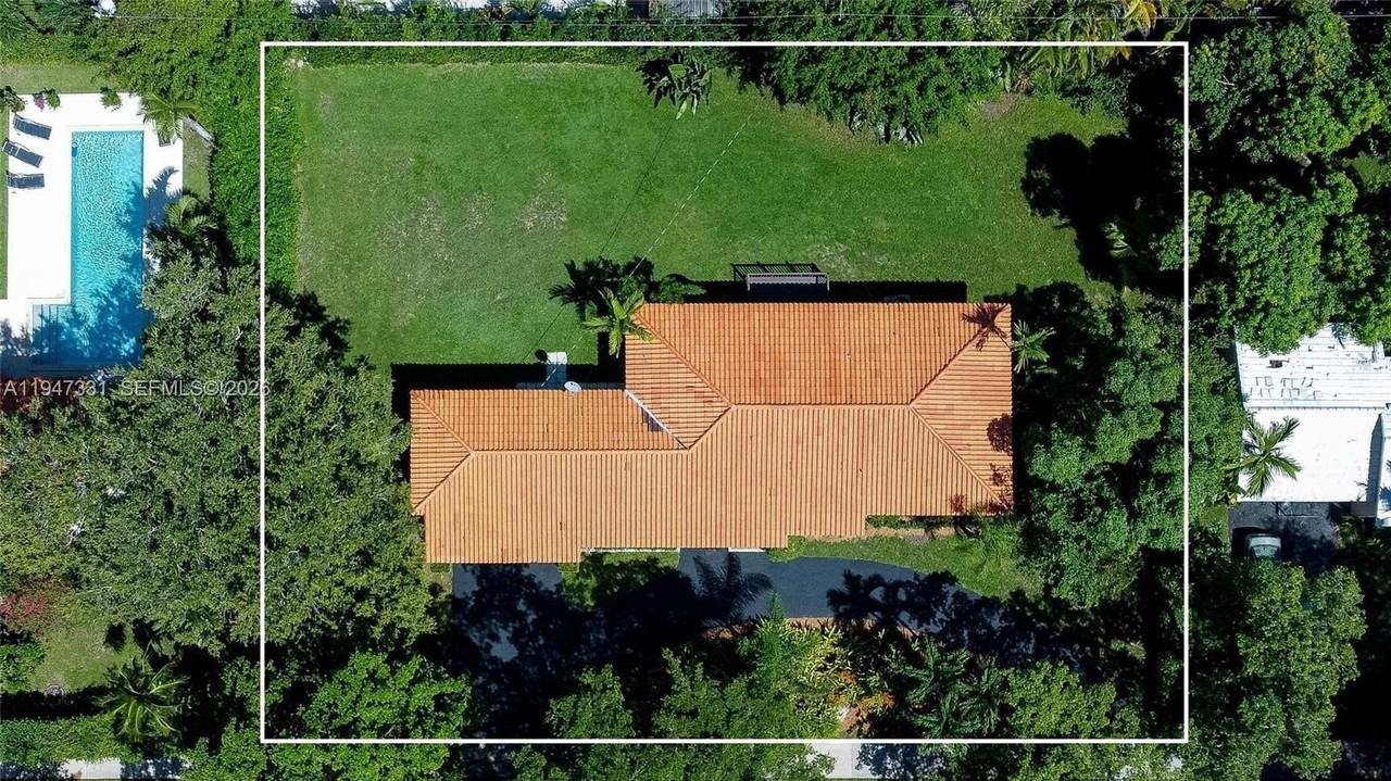 1549 Catalonia Ave - Photo 3 of 19