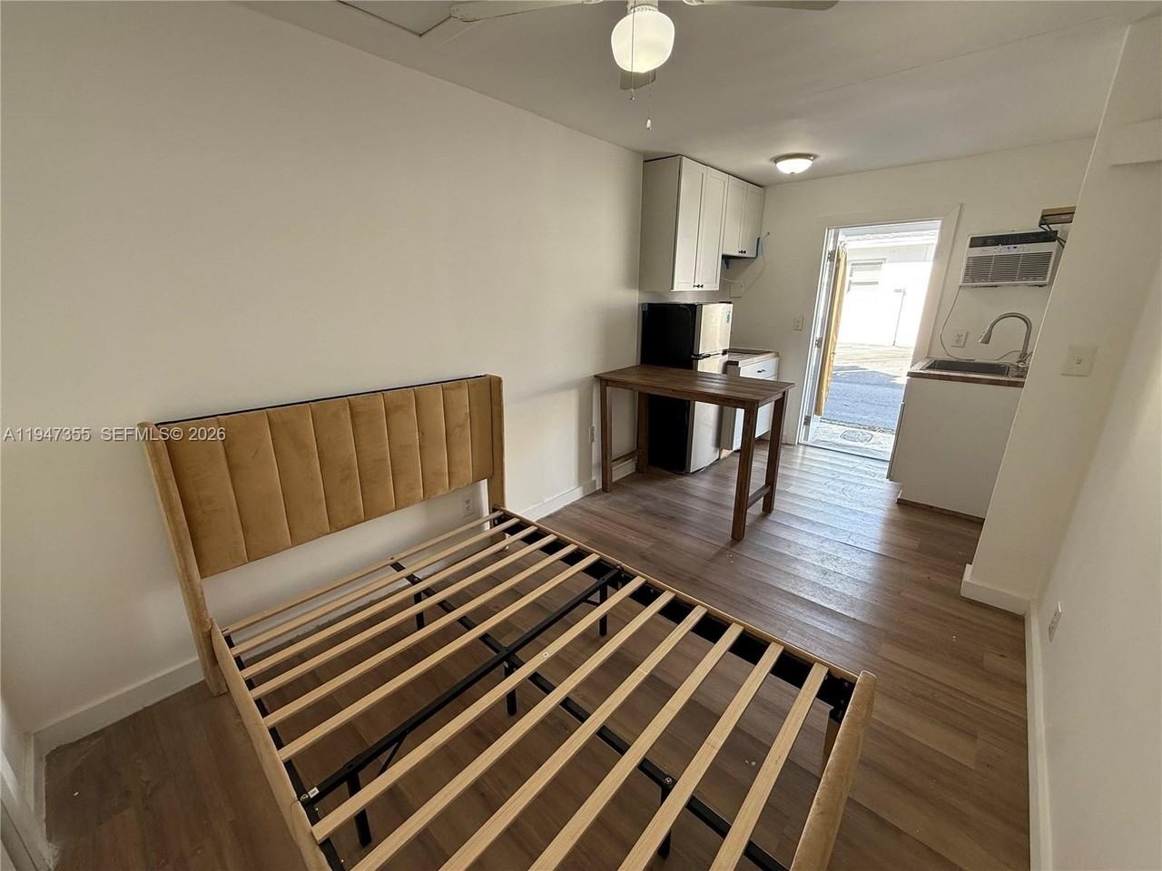 1725 Hayes St #4 - Photo 4 of 8