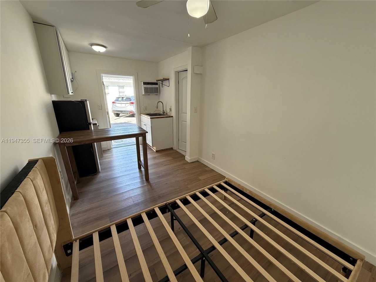 1725 Hayes St #4 - Photo 5 of 8