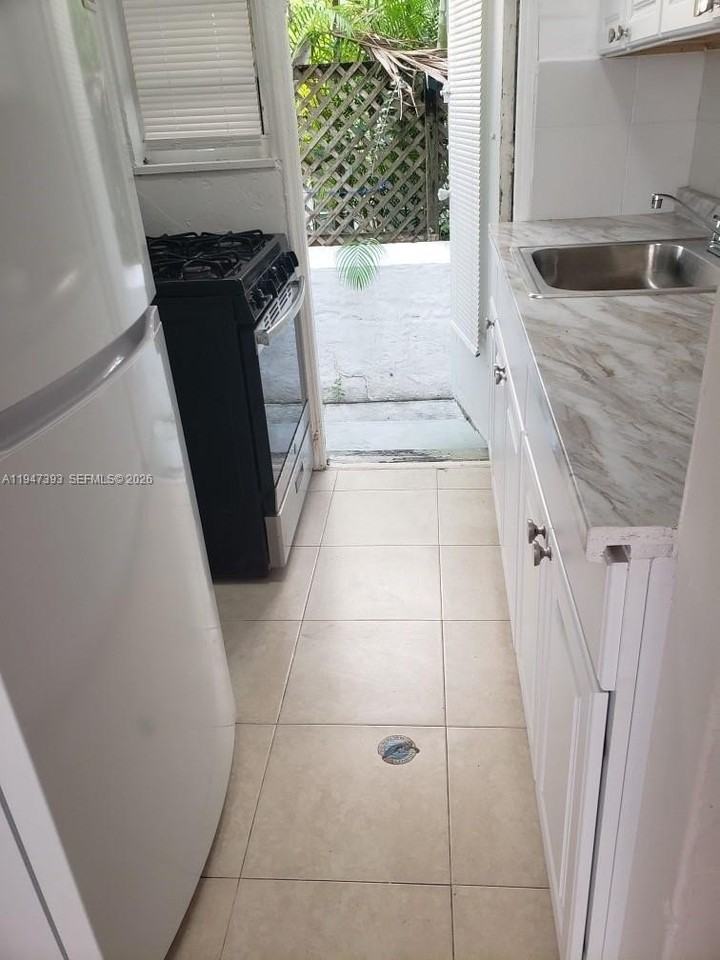 1614 Drexel Ave #2 - Photo 5 of 6