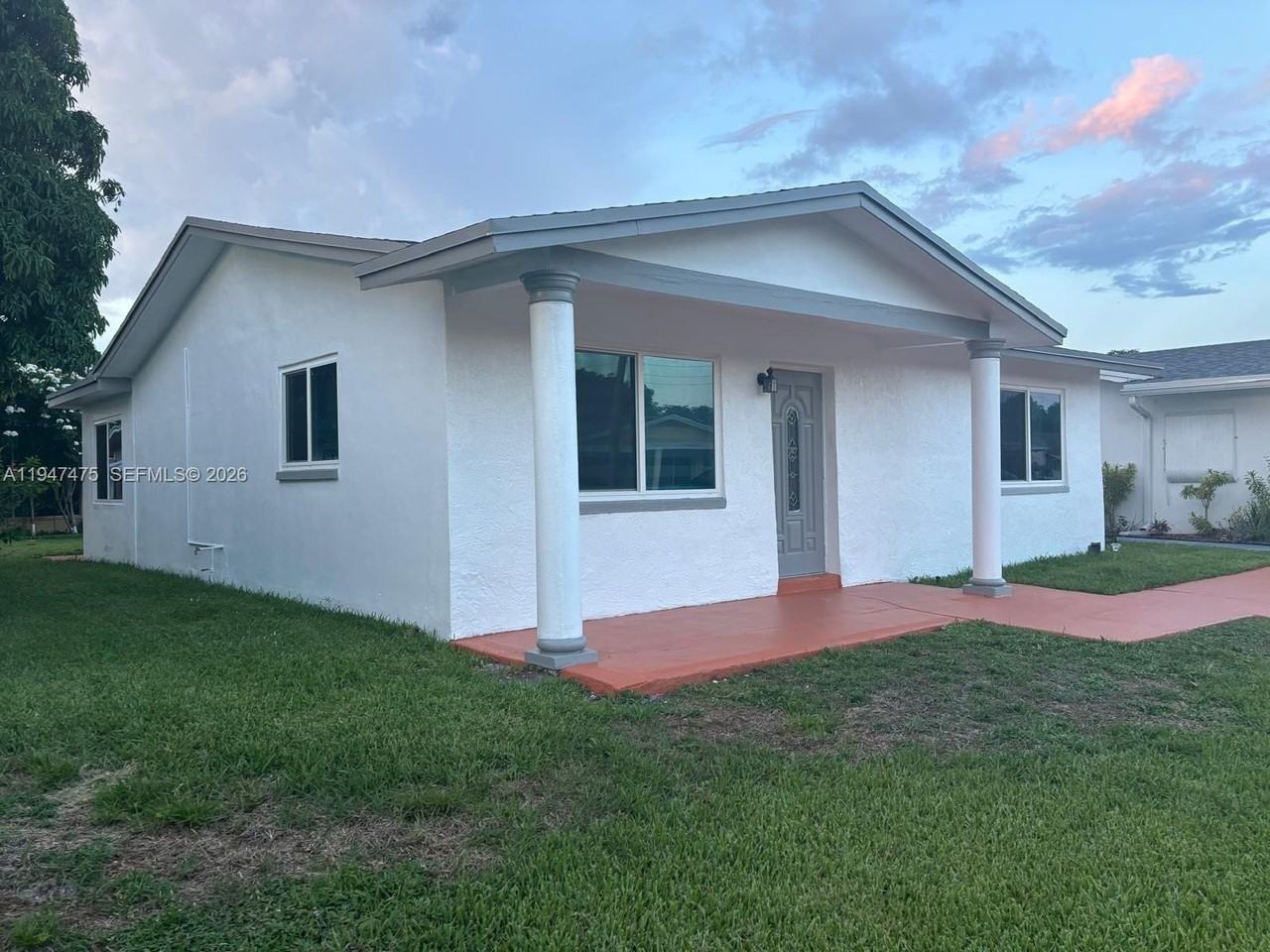 4715 Nw 44th St - Photo 3 of 33