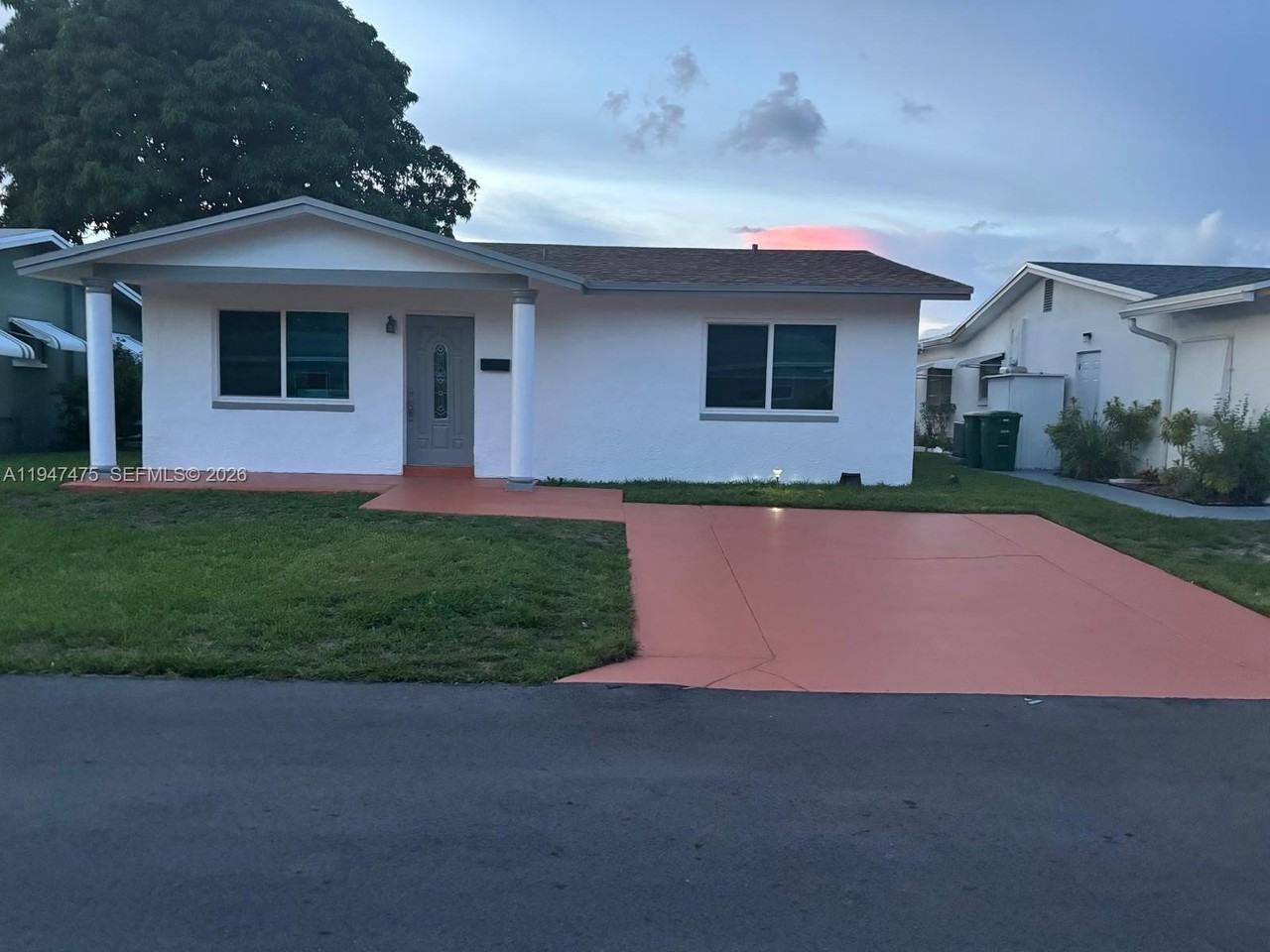 4715 Nw 44th St - Photo 4 of 33