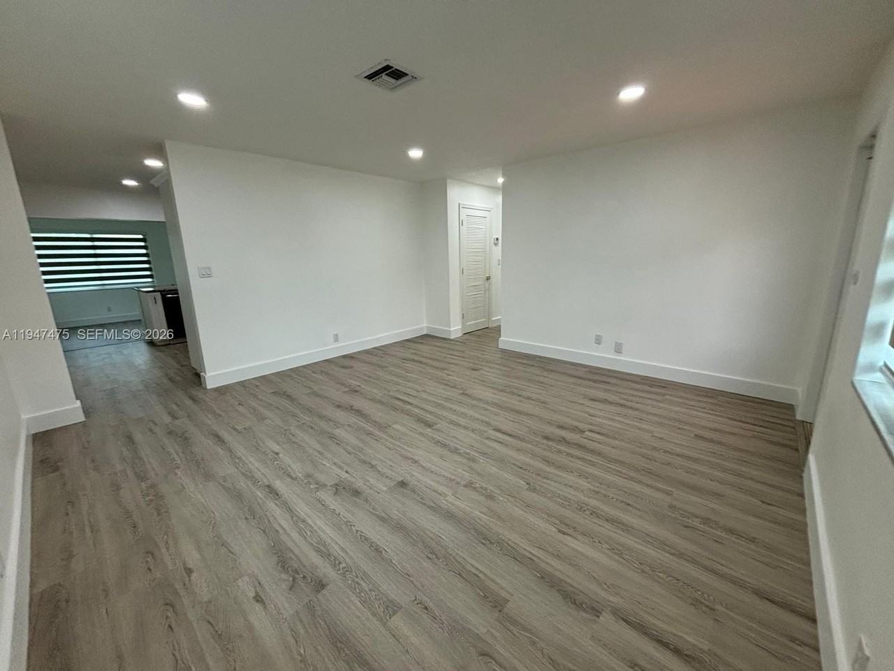 4715 Nw 44th St - Photo 7 of 33