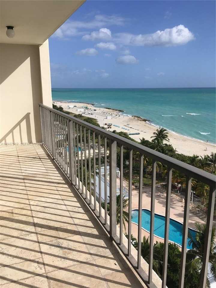 2625 Collins Ave #1407 - Photo 3 of 19