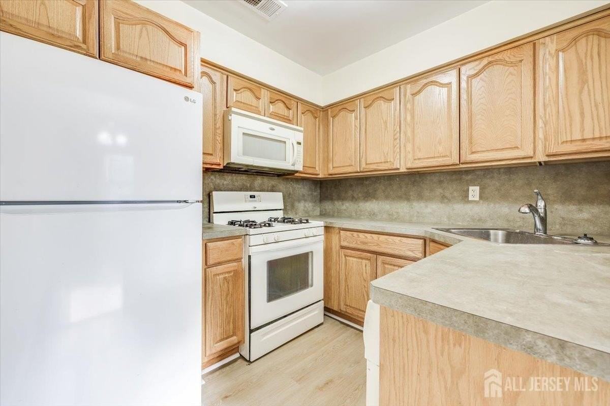 54 Tanglewood Ct - Photo 2 of 27