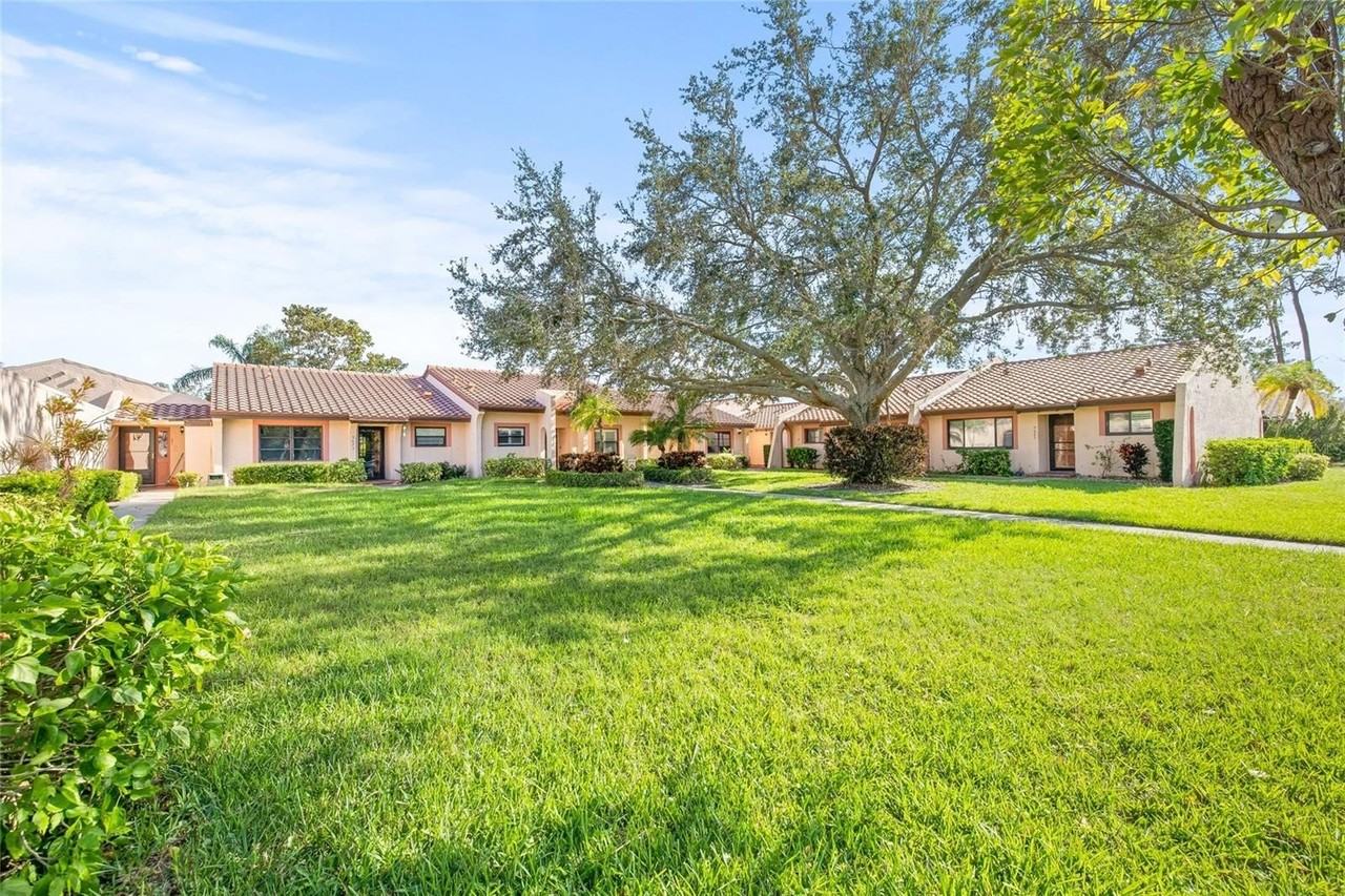 9677 86th Ave - Photo 4 of 36