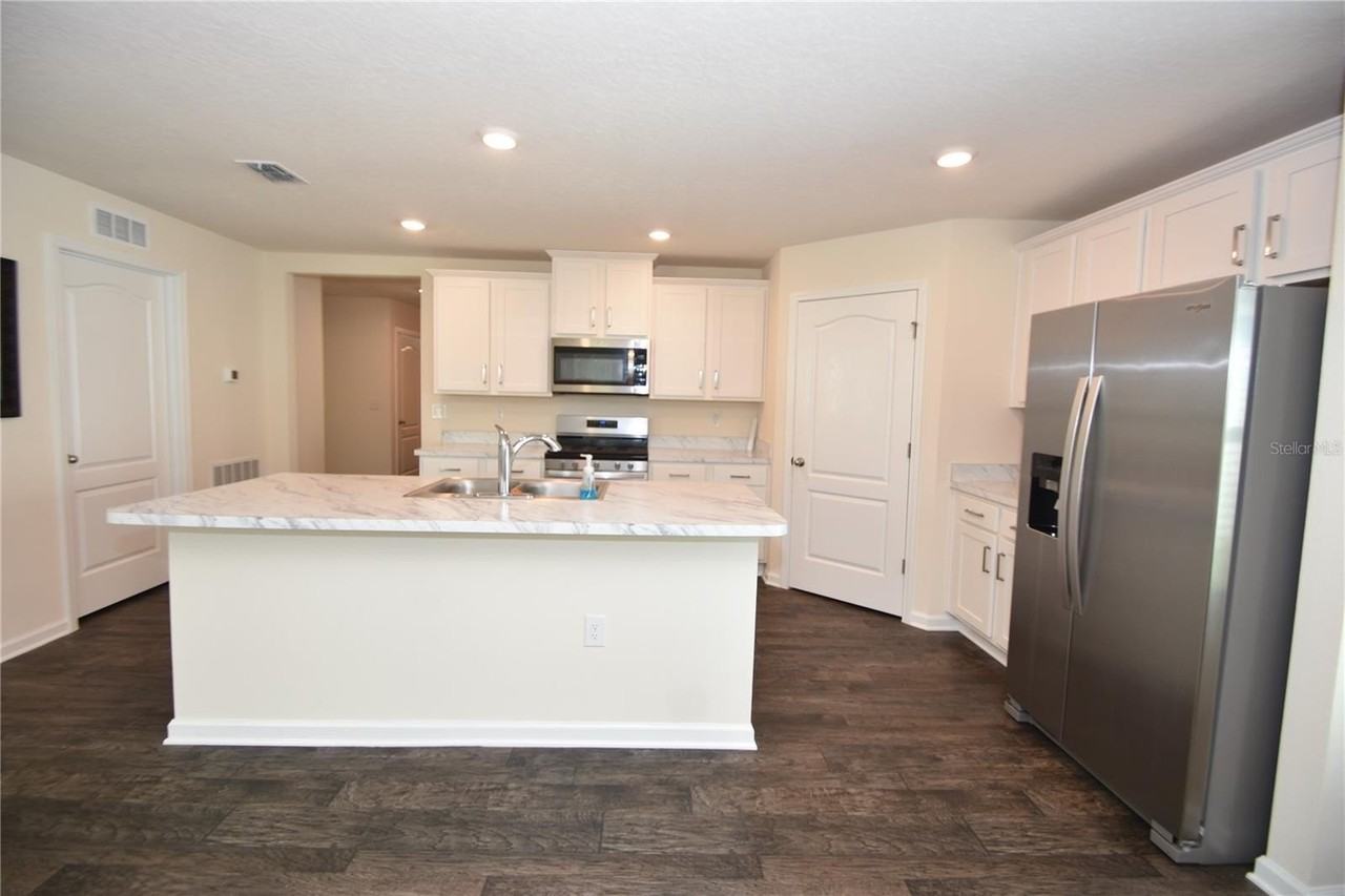 27 Grand Par Ct - Photo 7 of 39