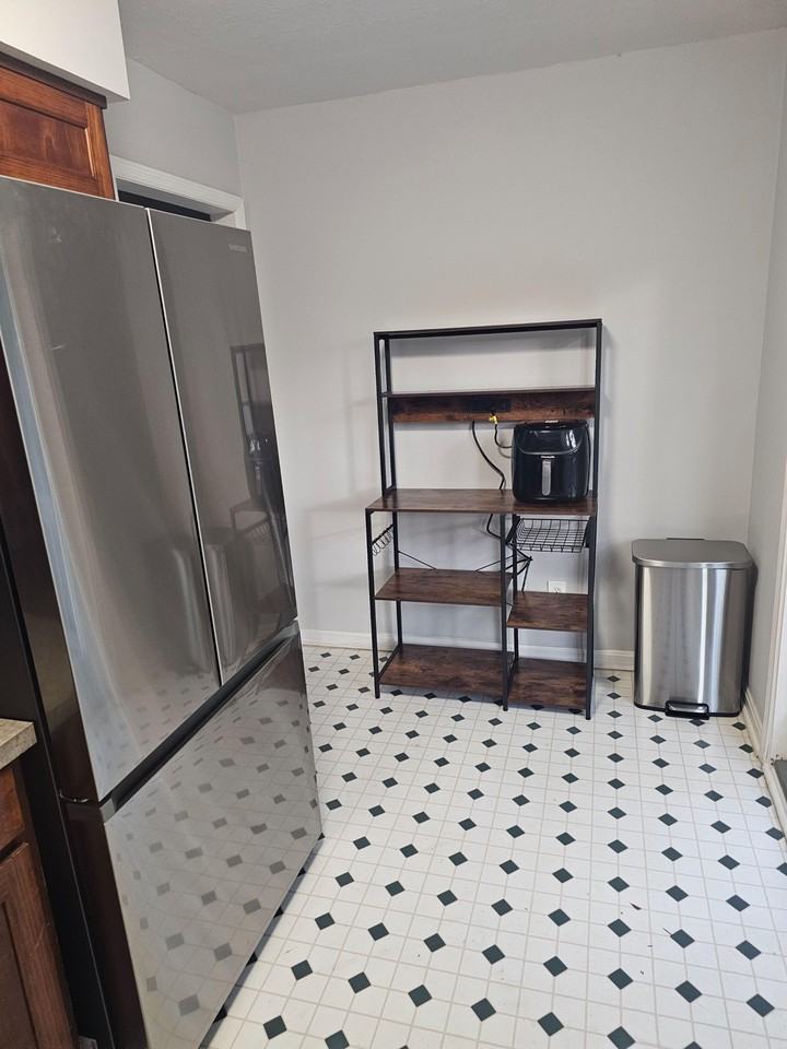 Howard Ave - Photo 4 of 11