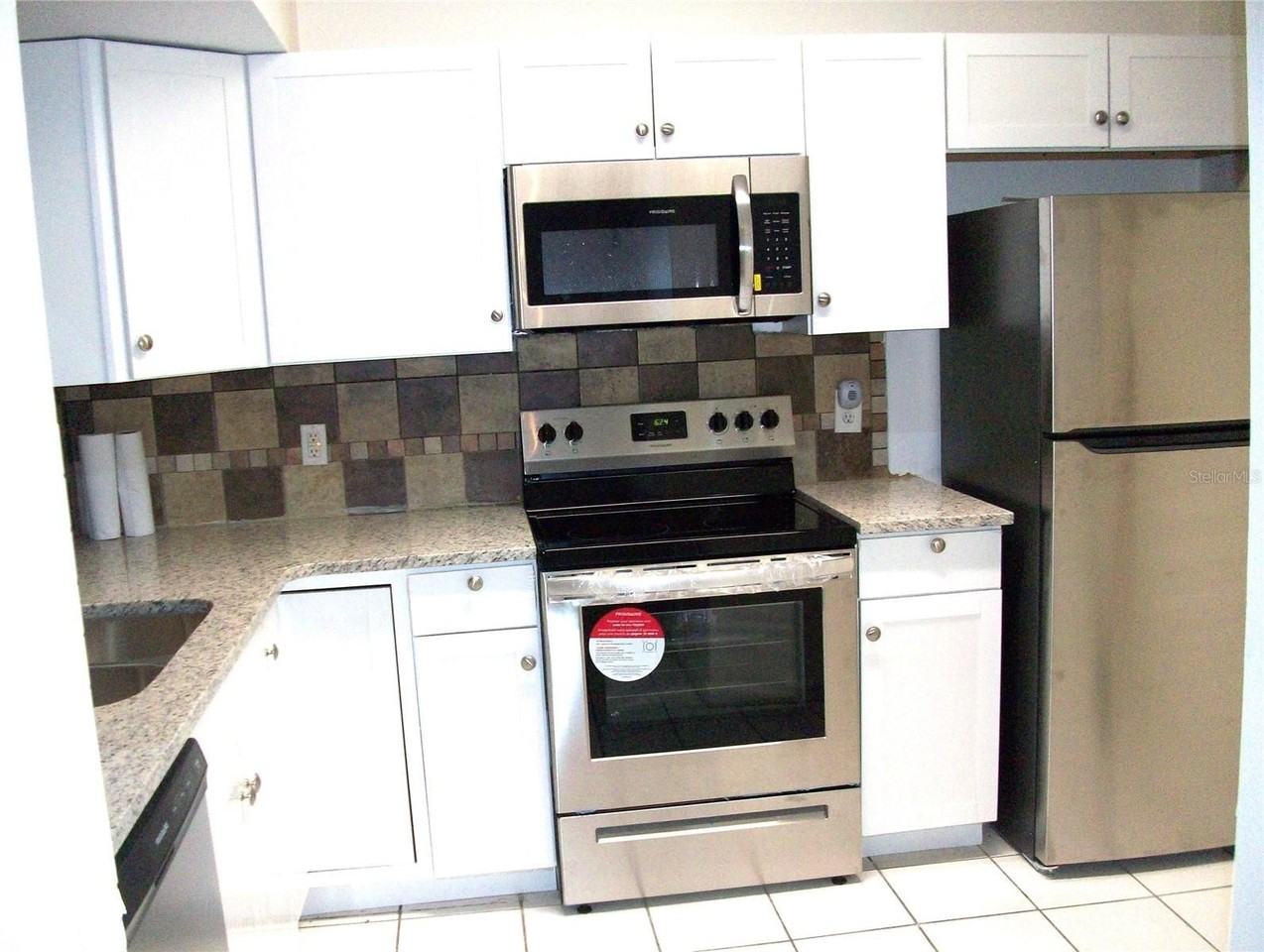 495 Las Cortes Ln #105 - Photo 5 of 15