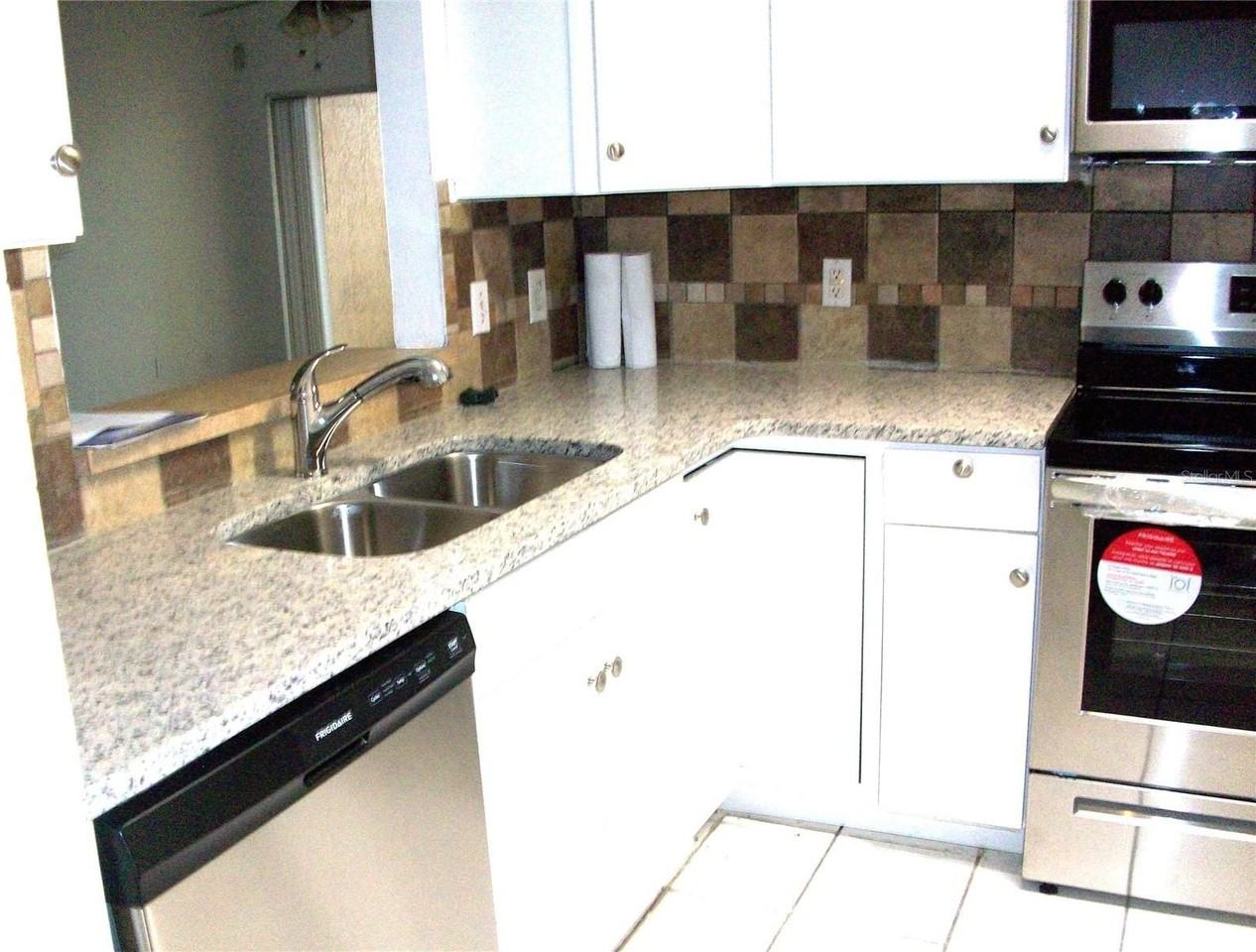 495 Las Cortes Ln #105 - Photo 6 of 15