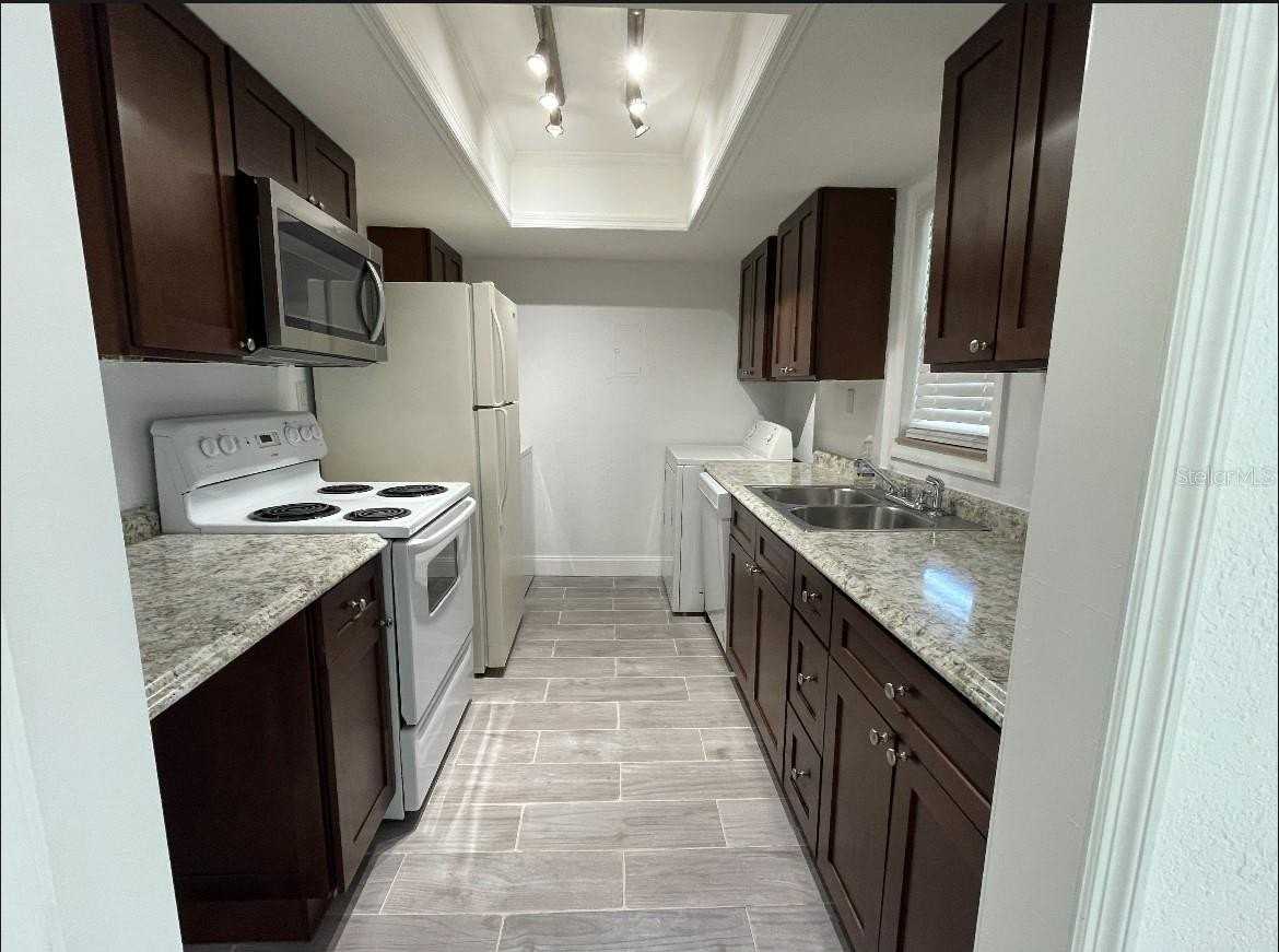 2526 Lemon Tree Ln #L - Photo 5 of 11