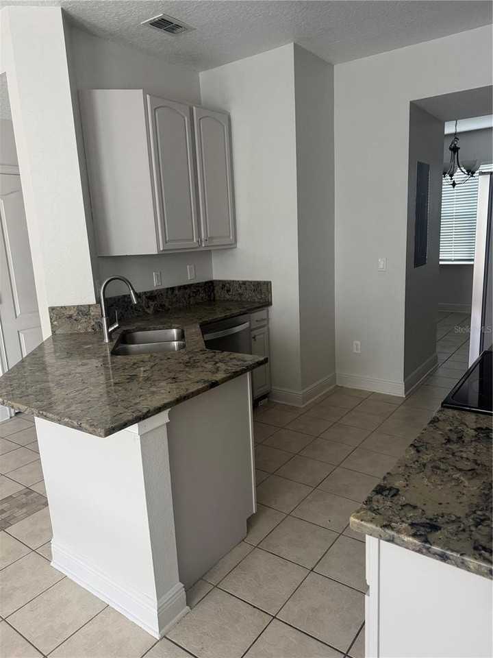 12976 Borland St - Photo 5 of 15