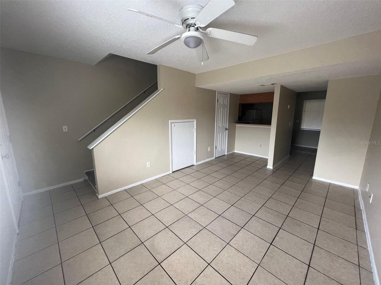 207 S Moss Rd - Photo 3 of 11