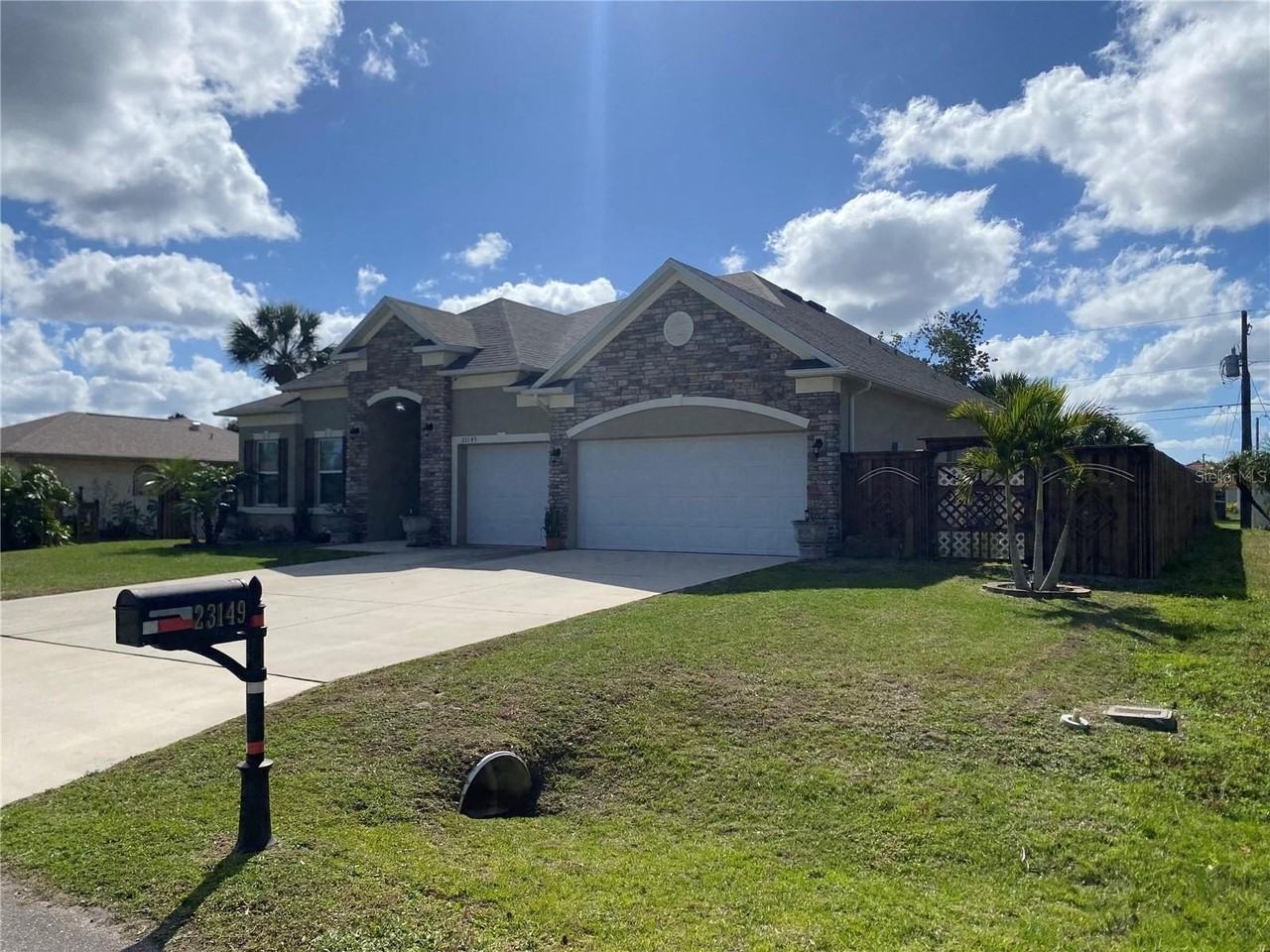 23149 Hammond Ave - Photo 2 of 31