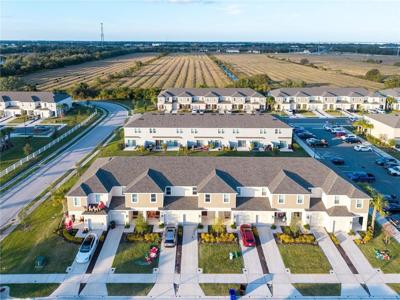 5060 Spangle Dr - Photo 4 of 32