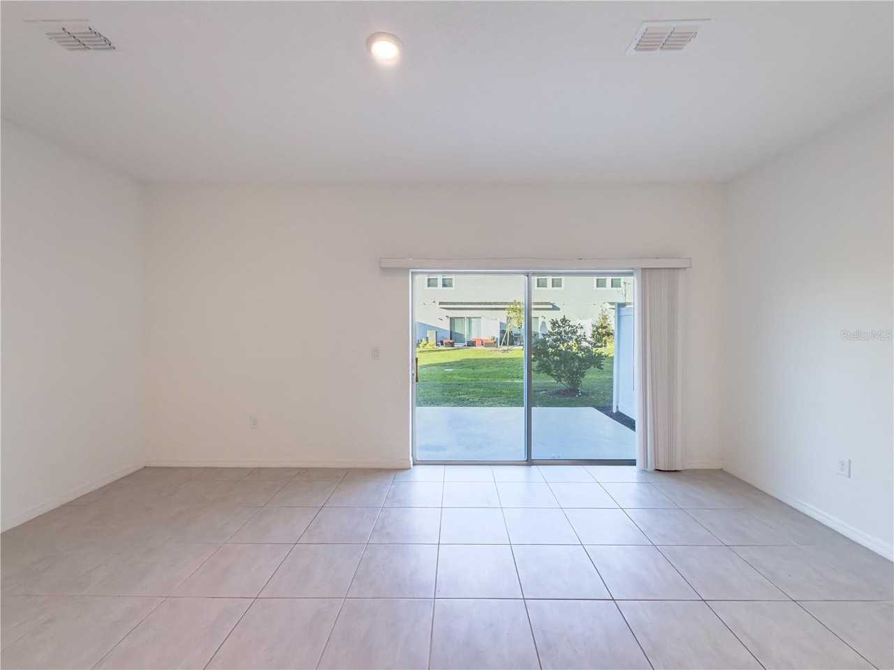 5060 Spangle Dr - Photo 7 of 32