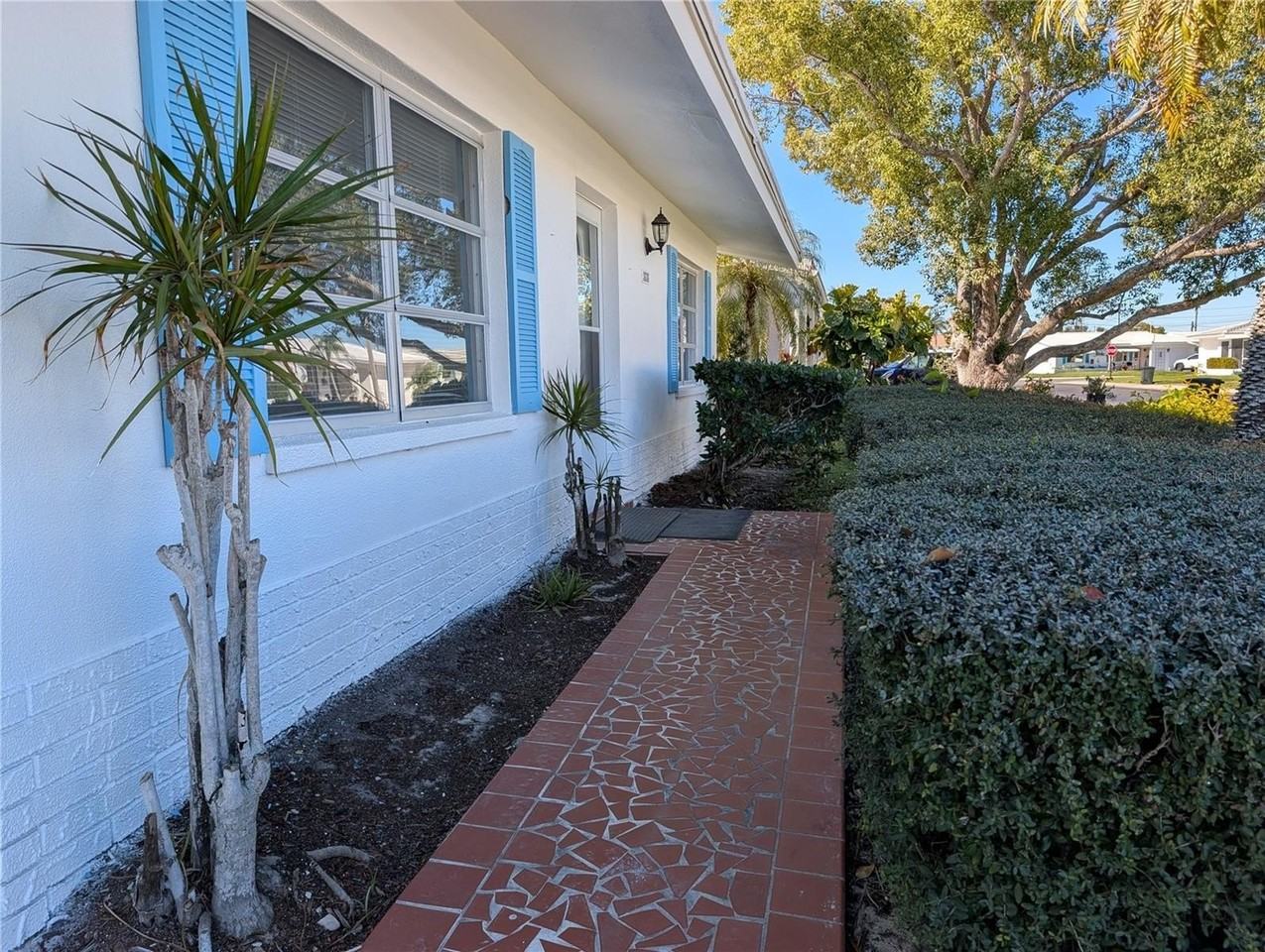 3636 100th Ter N - Photo 4 of 46