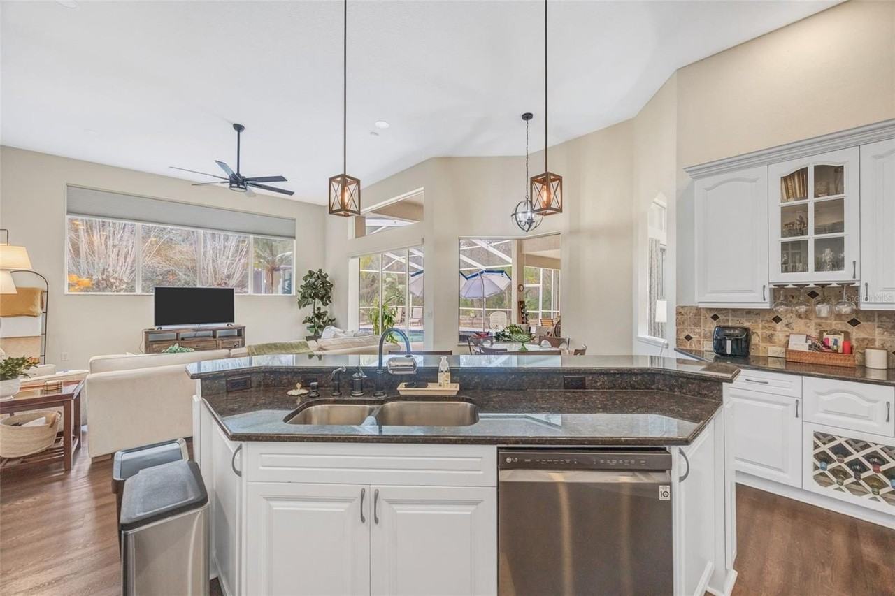 6120 Chene Ct - Photo 7 of 50